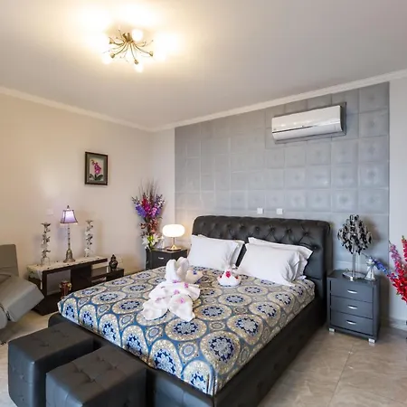Argy Beach Front Luxury *
